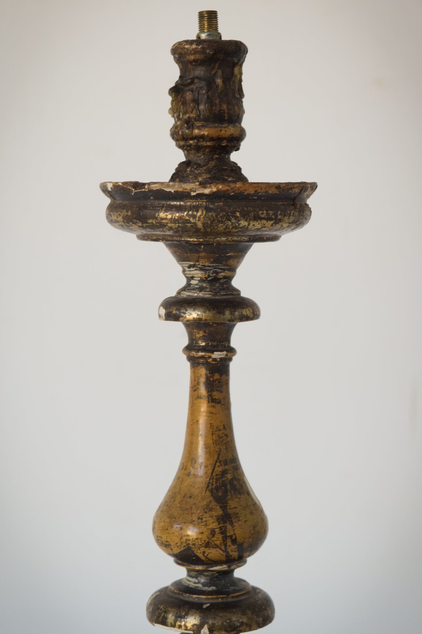 Candelero de madera dorada, siglo XVIII