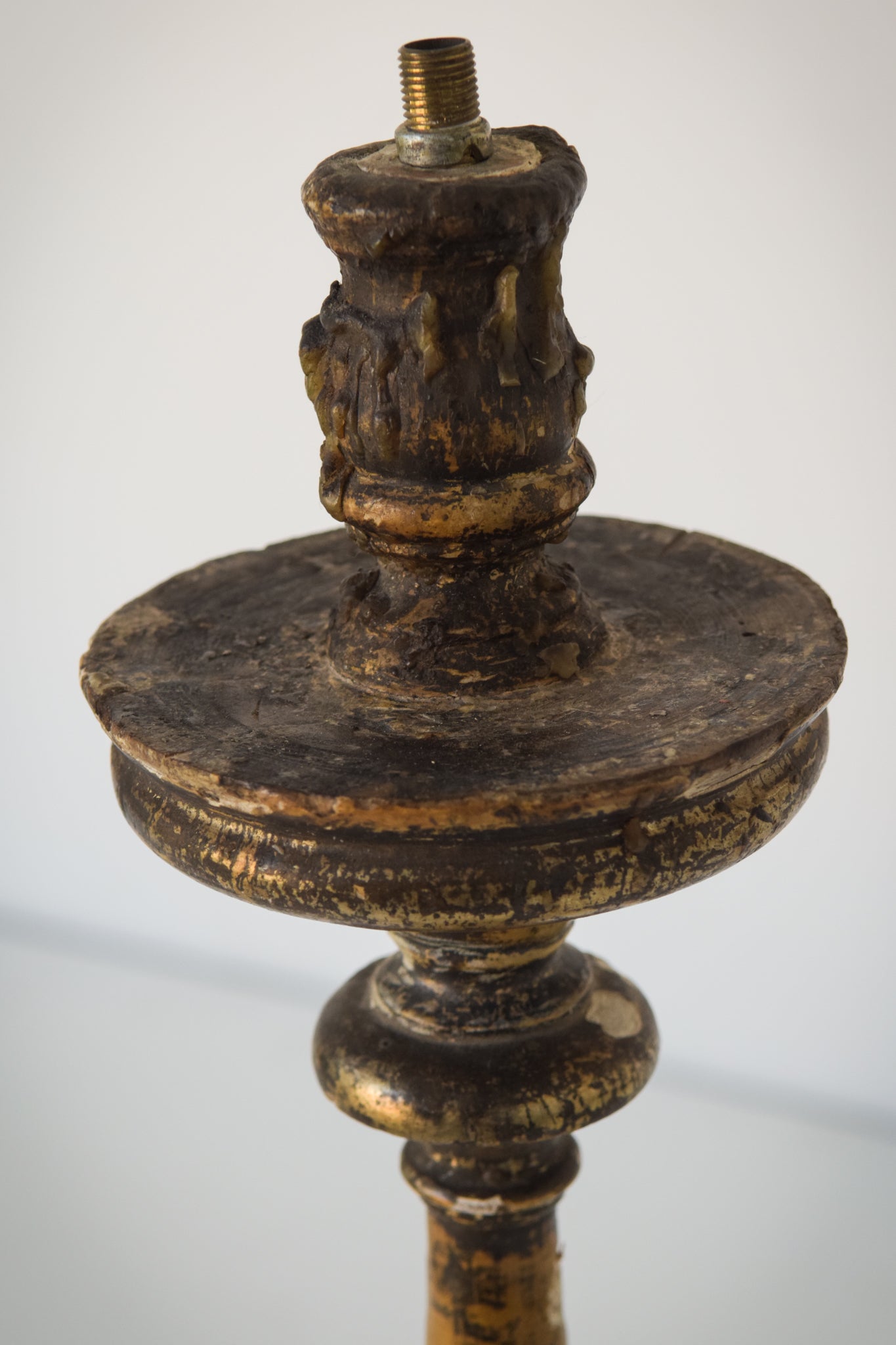 Candelero de madera dorada, siglo XVIII