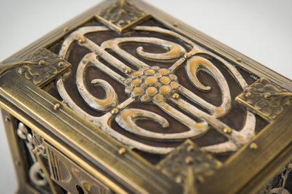 Early Art Nouveau Handmade Box in Brass and Silver_Top