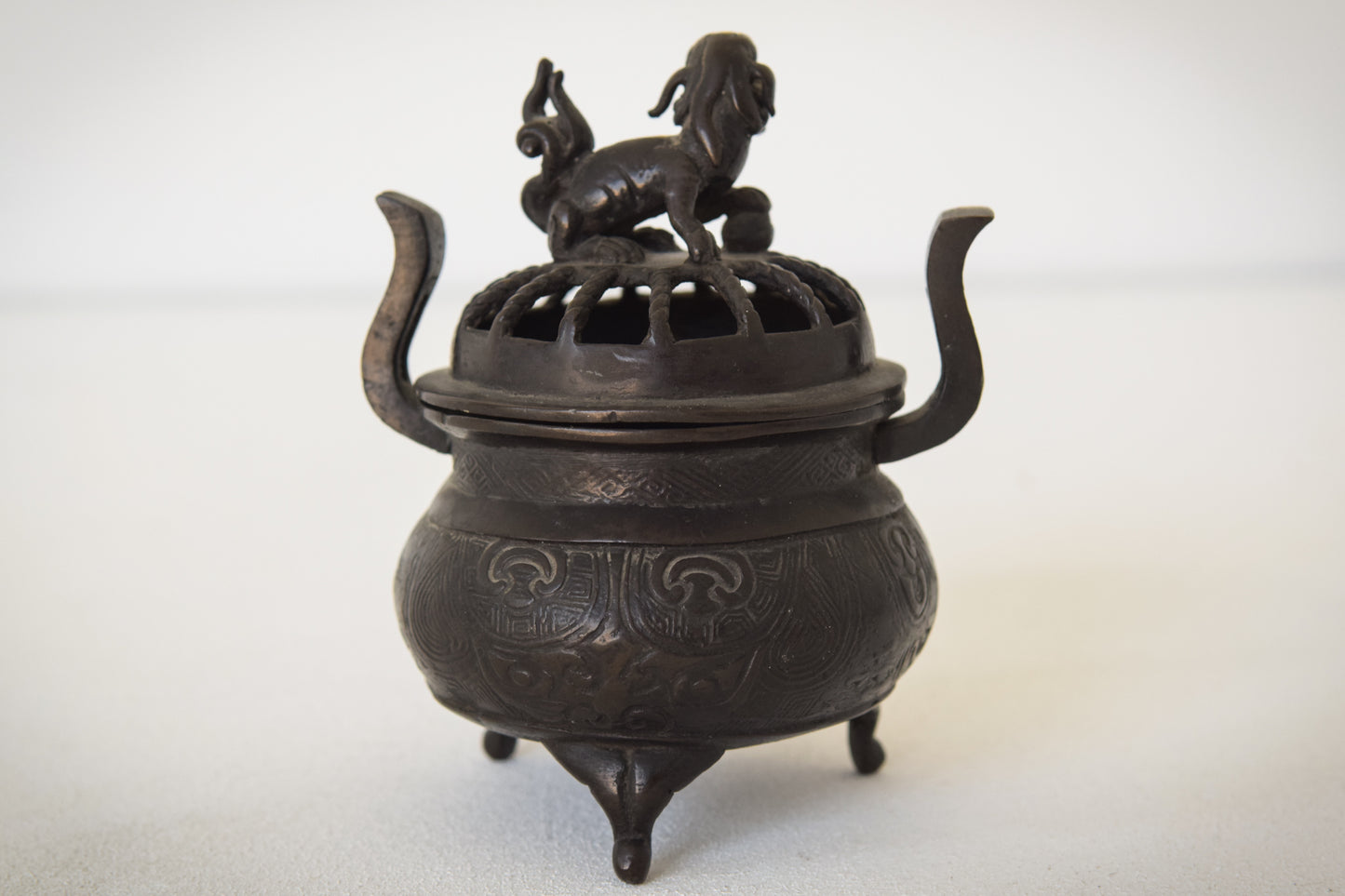 Quemador de incienso de bronce chino temprano