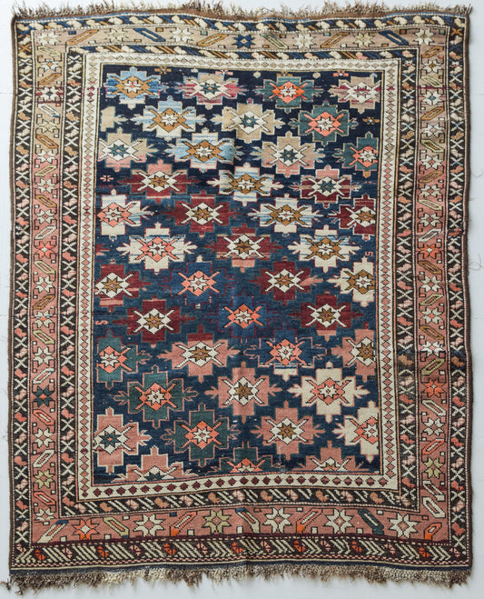 Interesante alfombra persa hecha a mano
