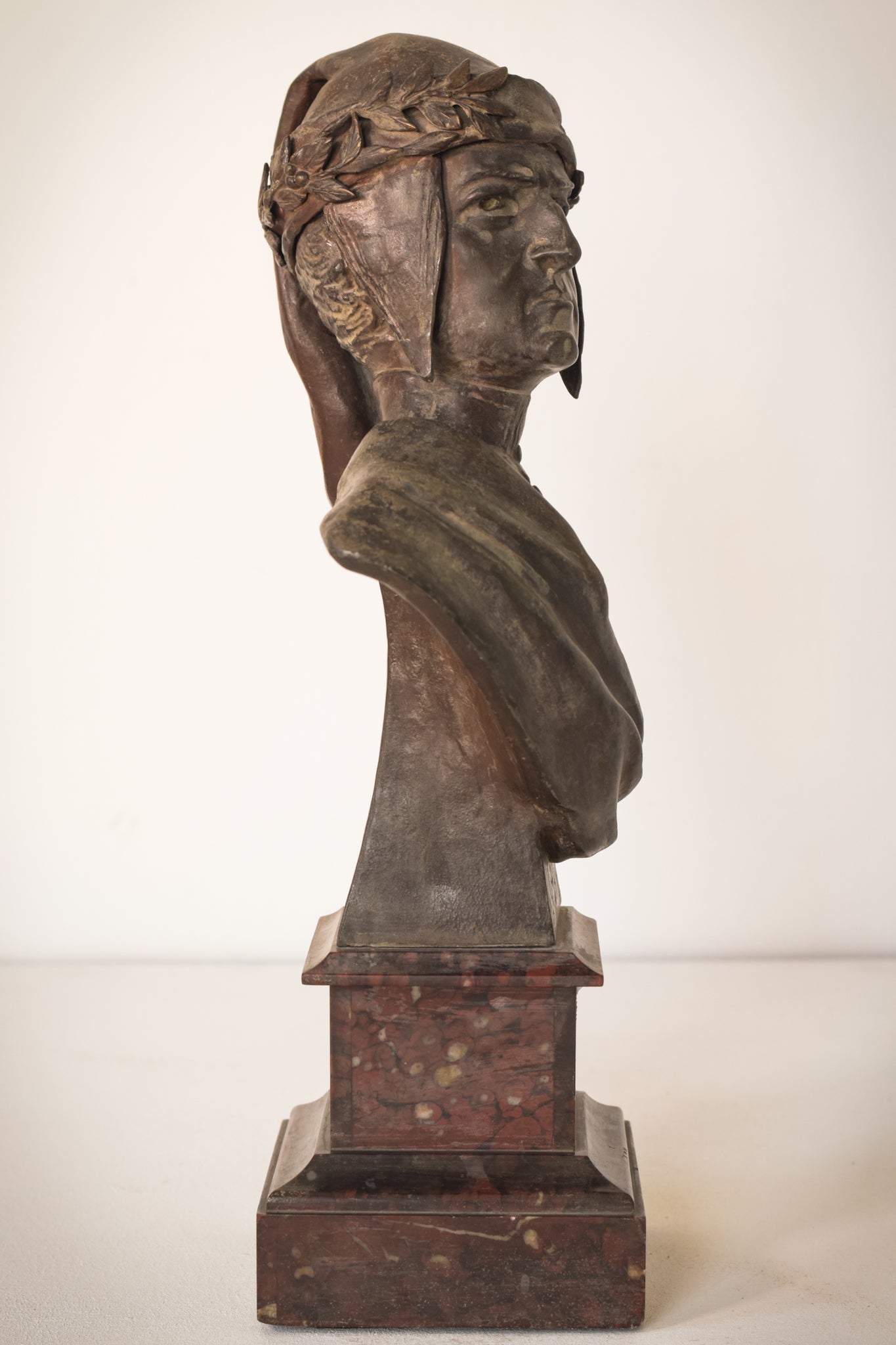 Busto de bronce con base de mármol de Dante de Giuseppe Moretti