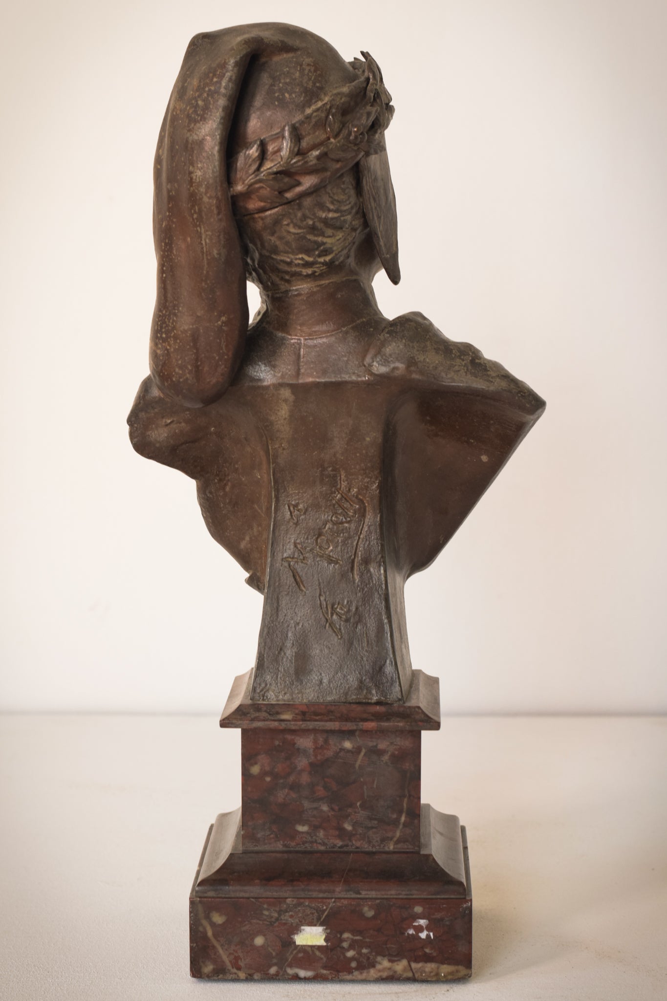 Busto de bronce con base de mármol de Dante de Giuseppe Moretti