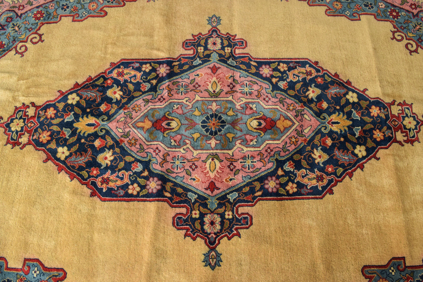 Gran alfombra persa hecha a mano