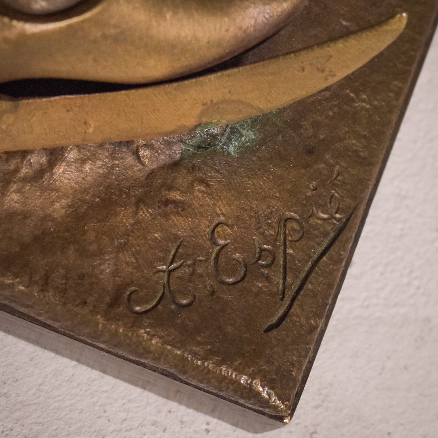 Bronce de un niño con gallinas Firmado A. Espié