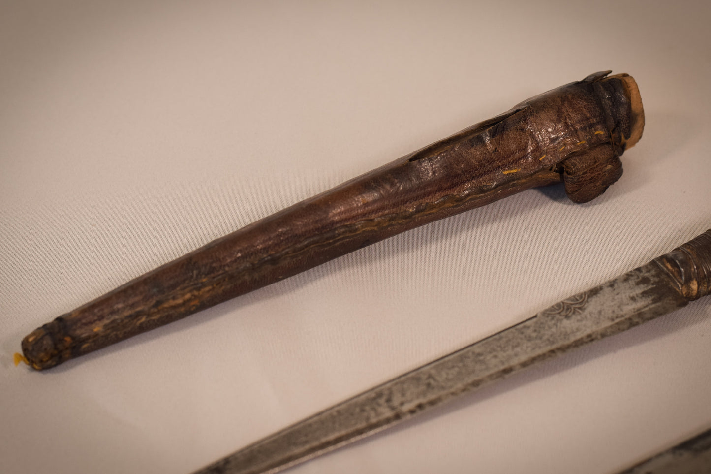 Early 17th or 18th century - Two hunting knifes or daggers one with leather sheaf