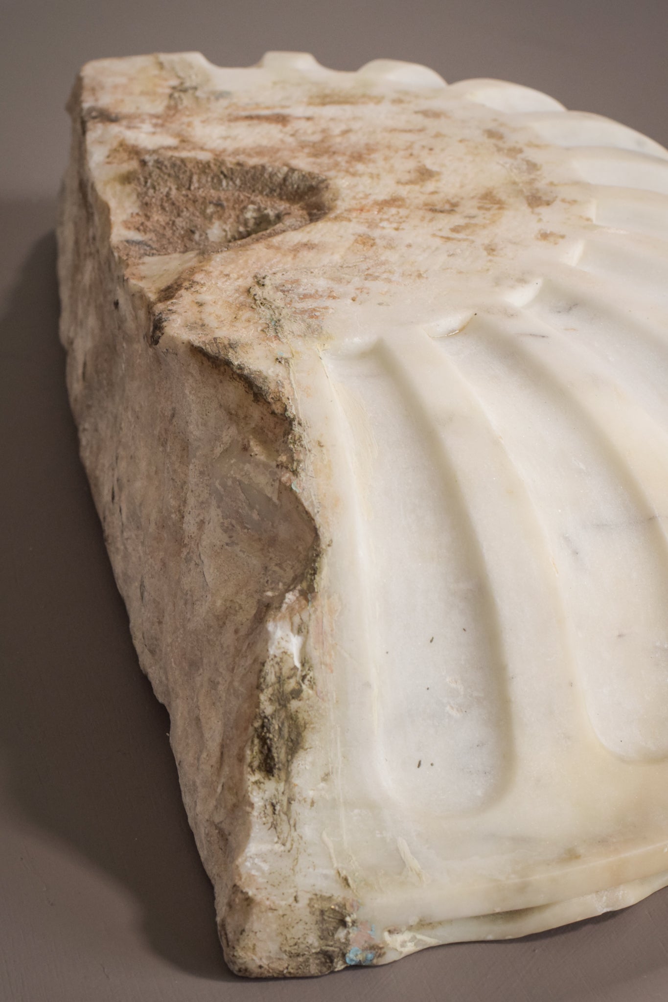 Early Carved Marble Scallop Shell Wash Basin