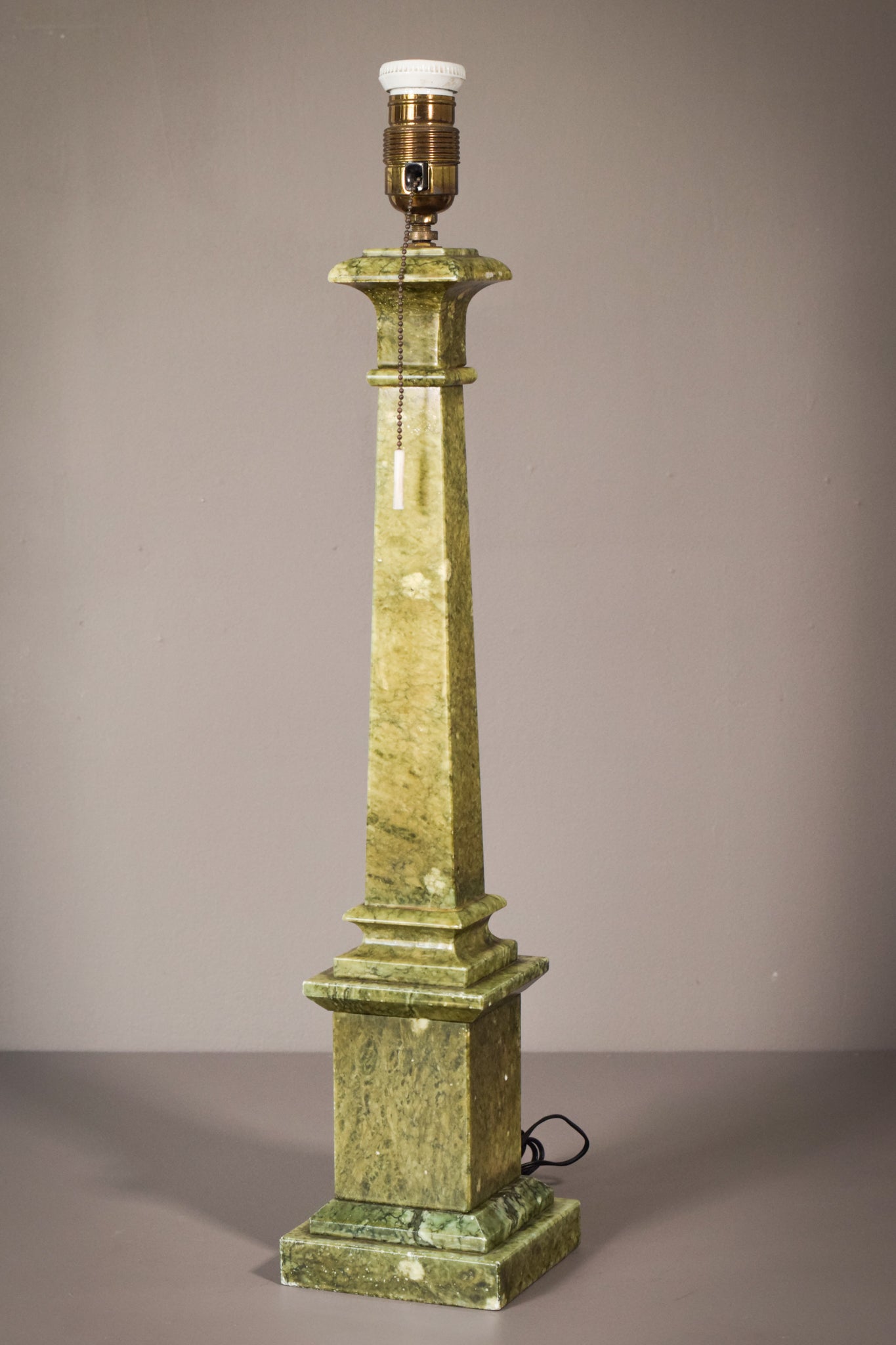 Classical Style Green Alabaster Lamp Stand