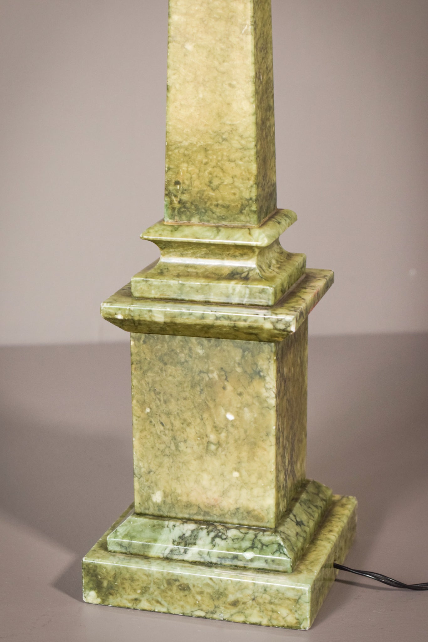 Classical Style Green Alabaster Lamp Stand