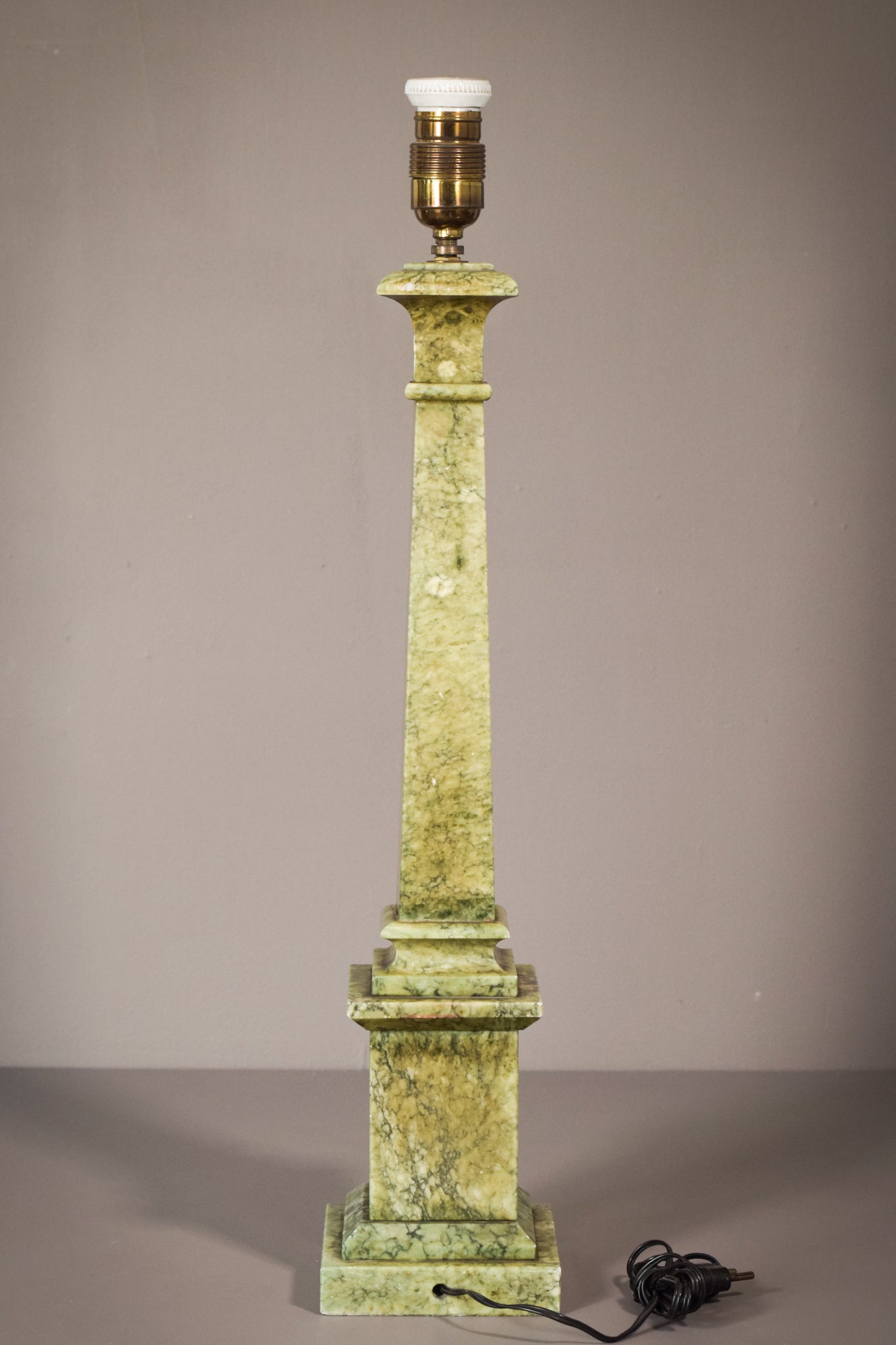 Classical Style Green Alabaster Lamp Stand