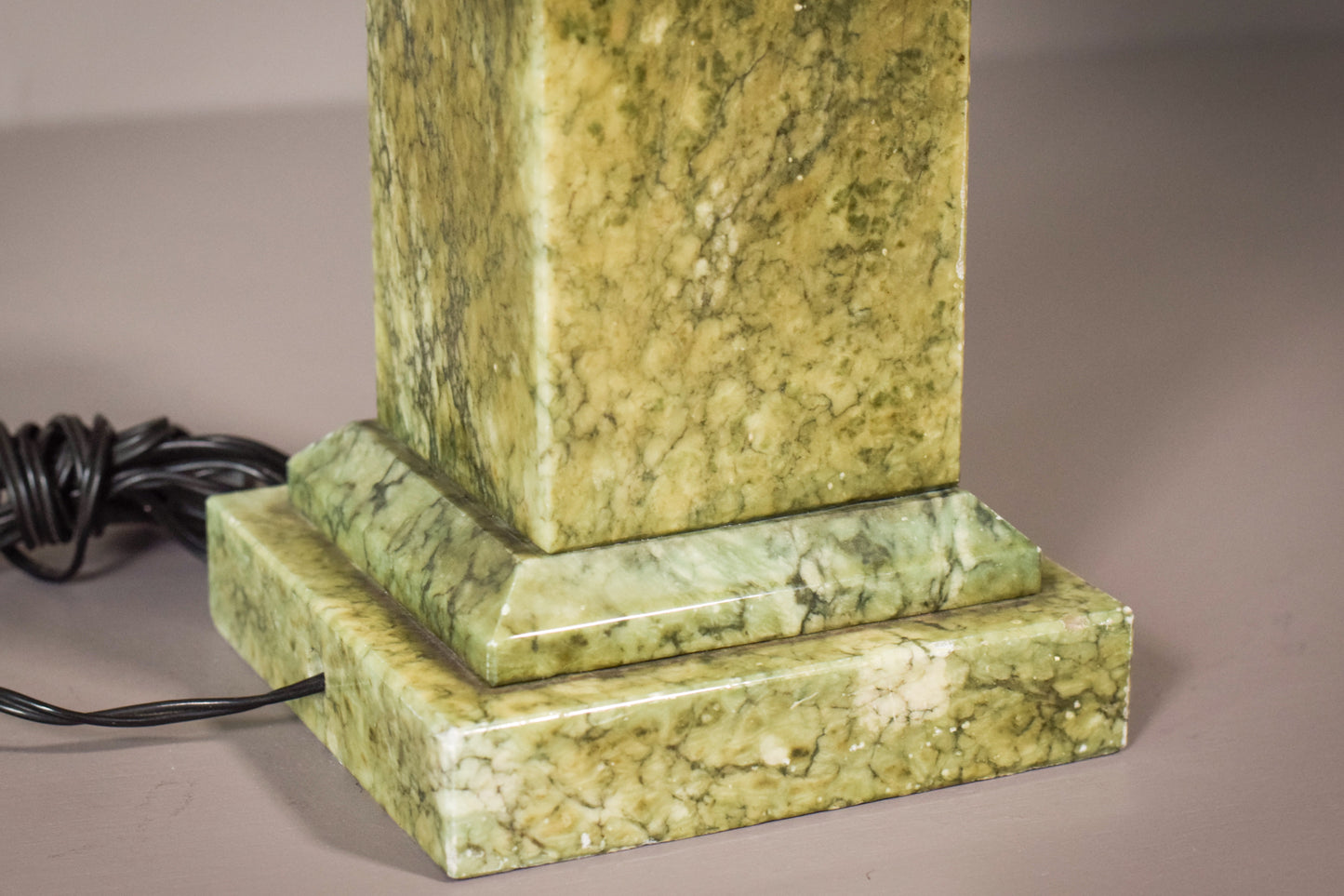 Classical Style Green Alabaster Lamp Stand