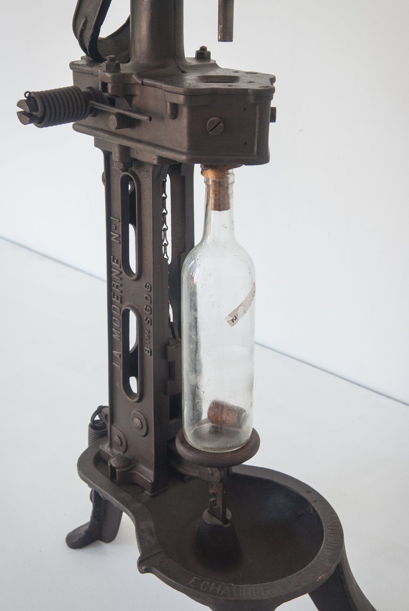 A Cast Iron Table Mounted Wine Bottle Corker_Detail 8