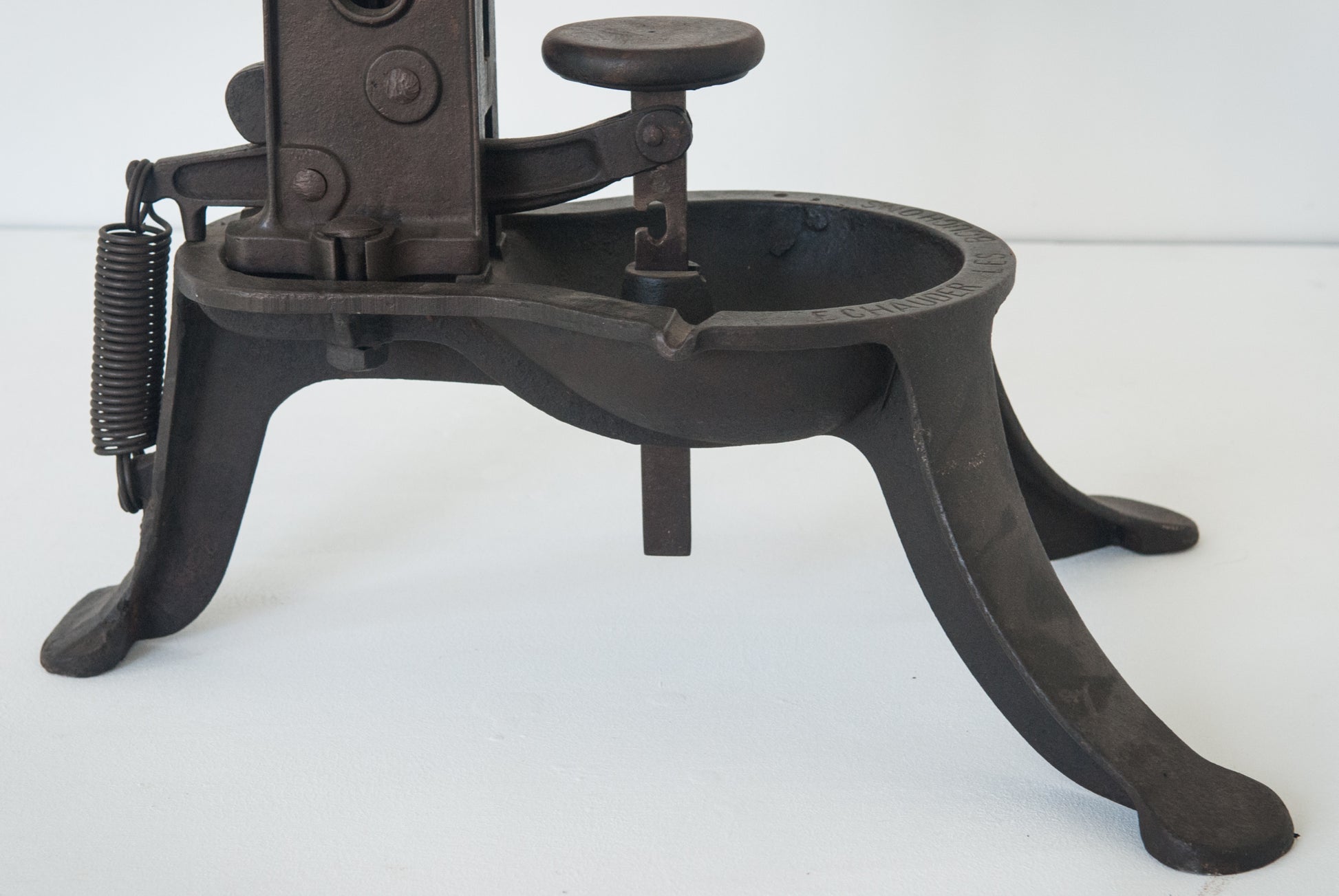 A Cast Iron Table Mounted Wine Bottle Corker_Detail 6