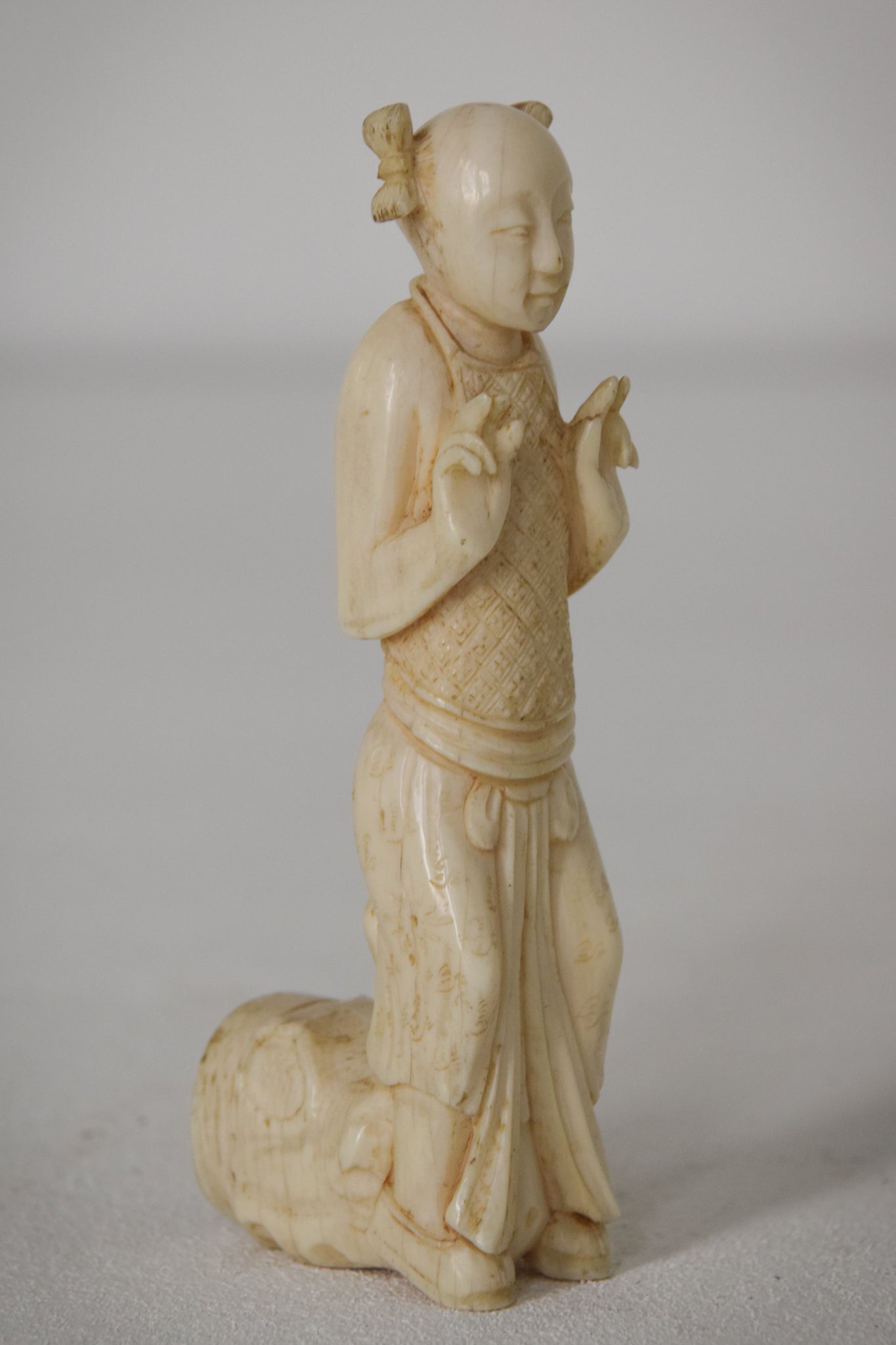 Chinese Carved Parasol Handle of a Lady_3