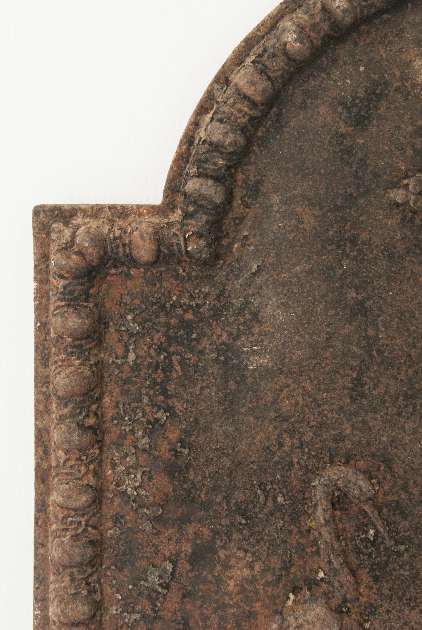 Iron Plaque with a Roman Design_Decorative border