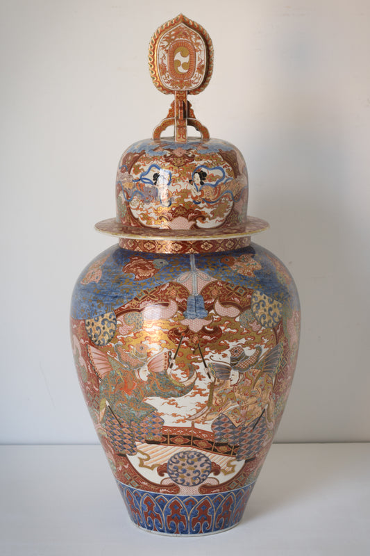 Large Arita Jar and Lid decorated with images of Samurais and Geishas