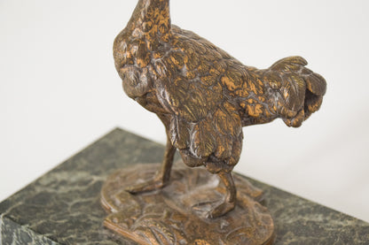 Escultura antigua de bronce pintado en oro de un avestruz