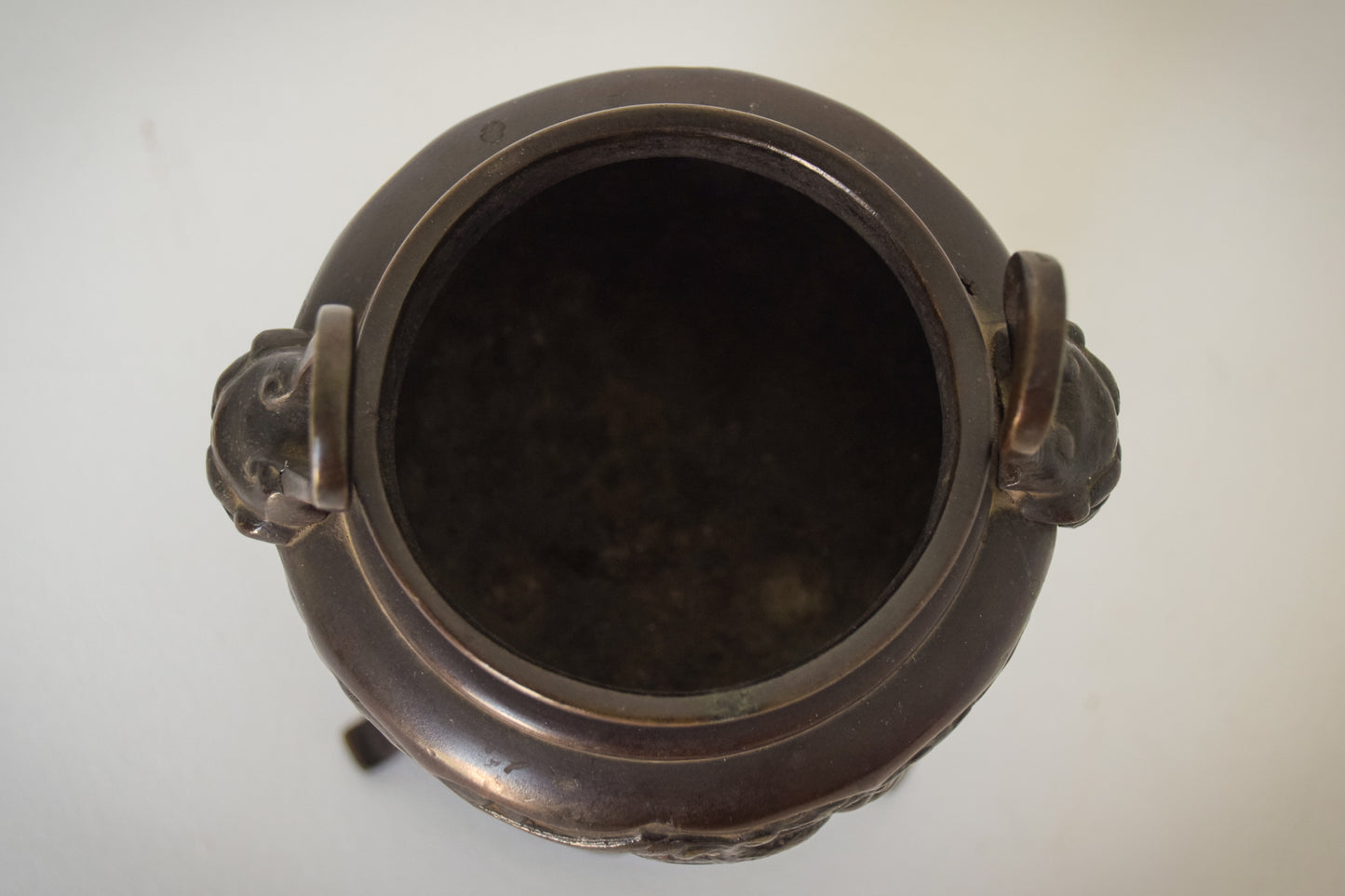 Ornamental Bronze Chinese Pot_Top