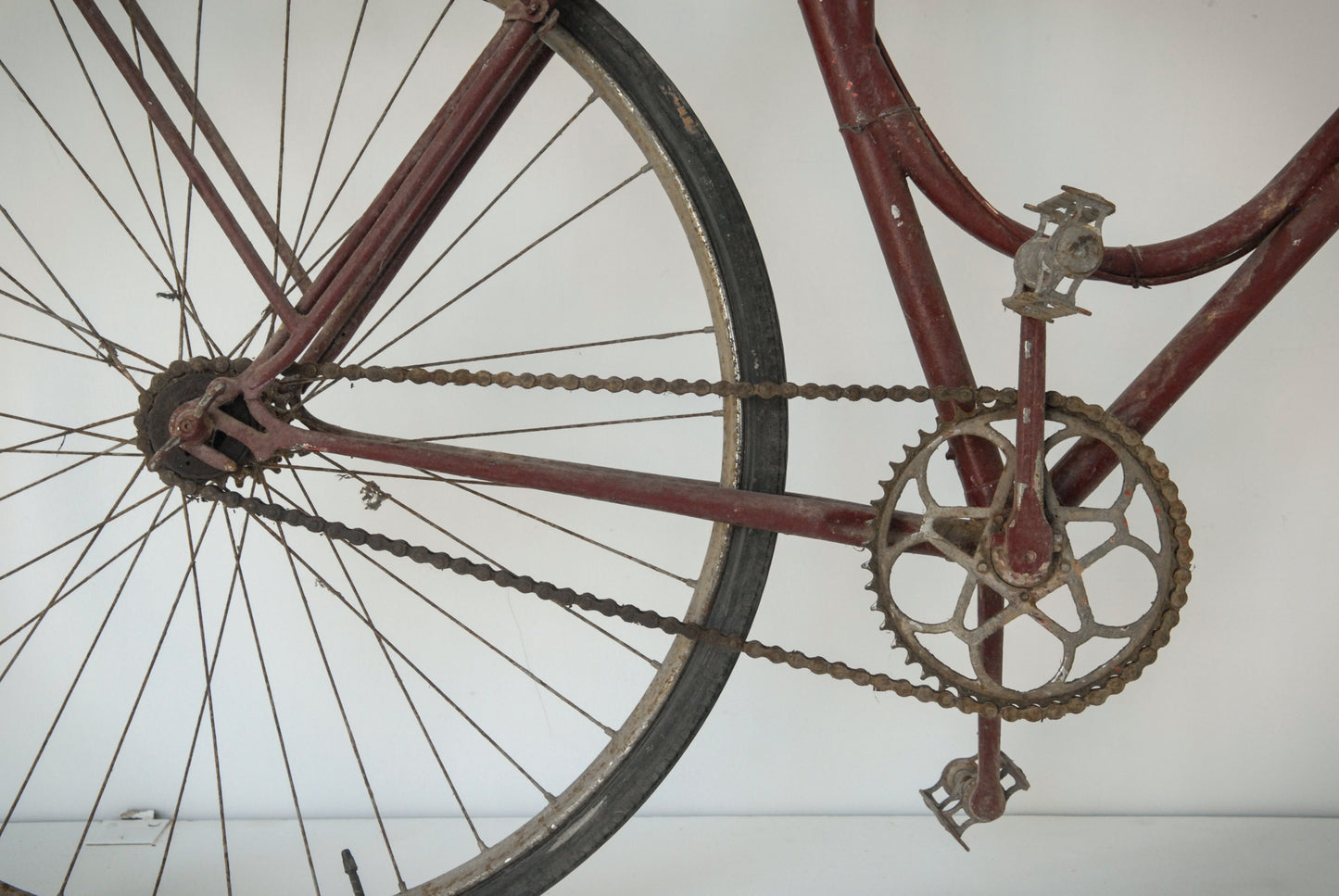 Antique Red Bicycle_Pedals