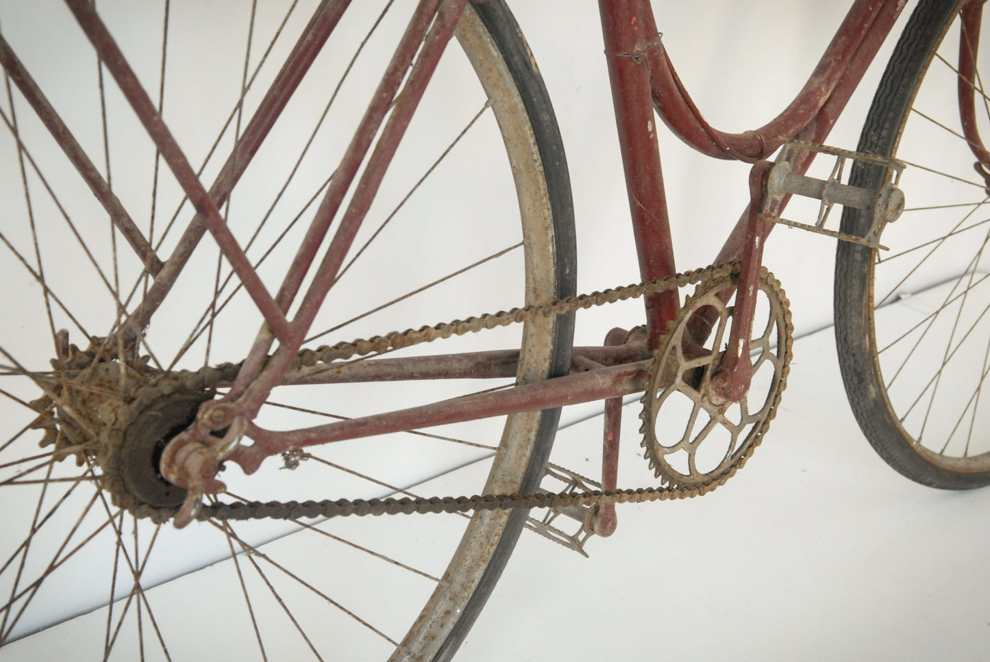 Antique Red Bicycle_Pedals