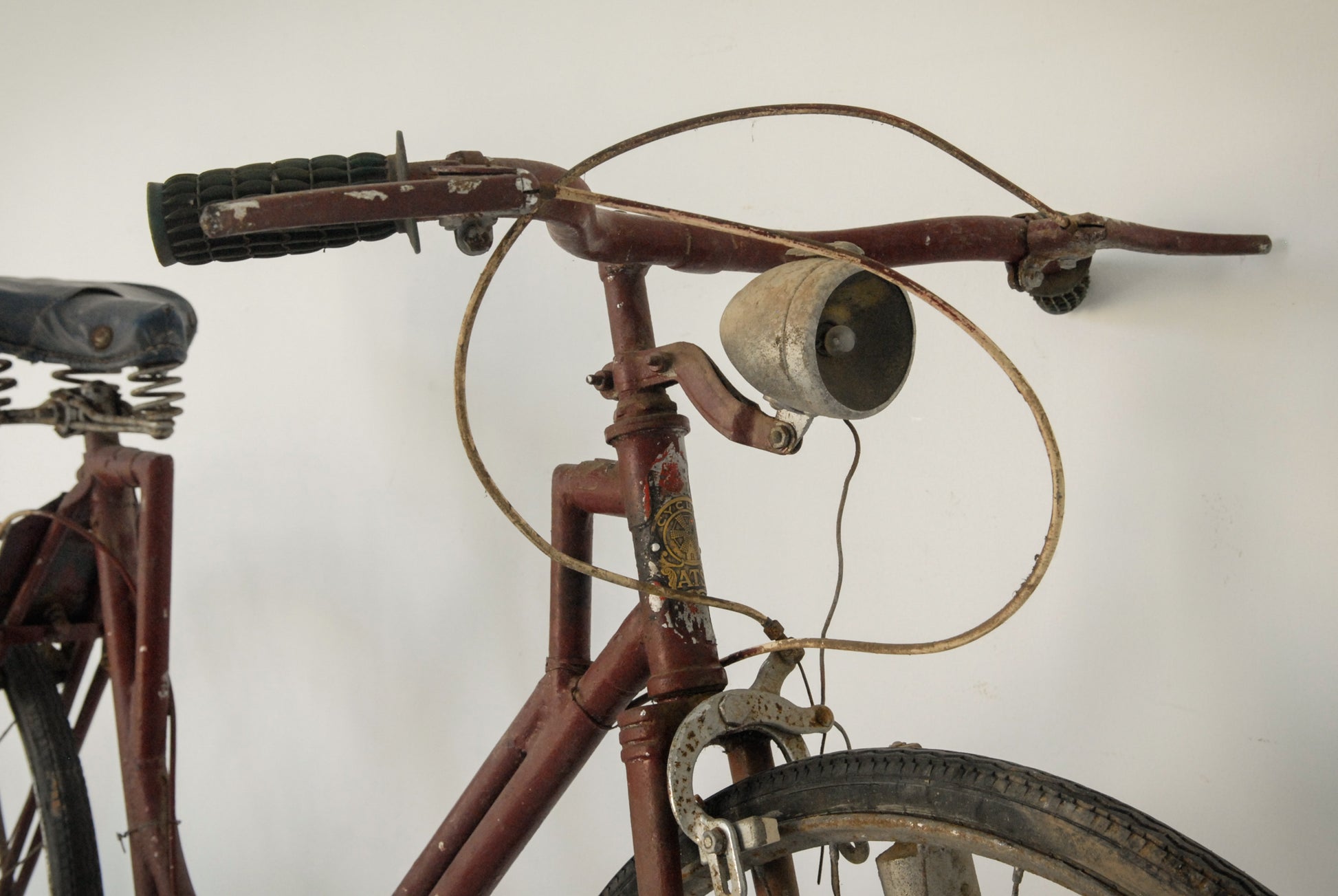Antique Red Bicycle_Handlebars