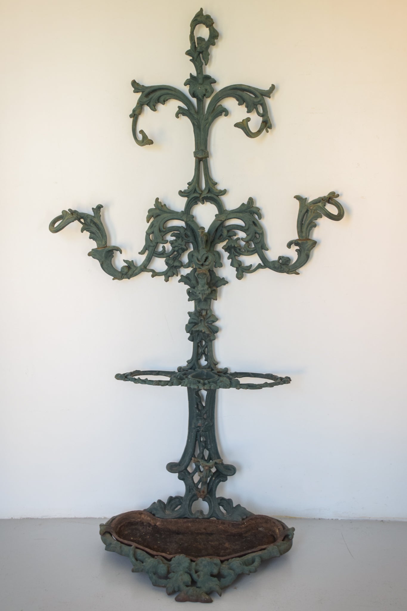 Victorian-style Coat Rack in Cast Iron