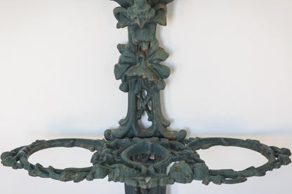 Perchero ornamentado de estilo victoriano en hierro fundido