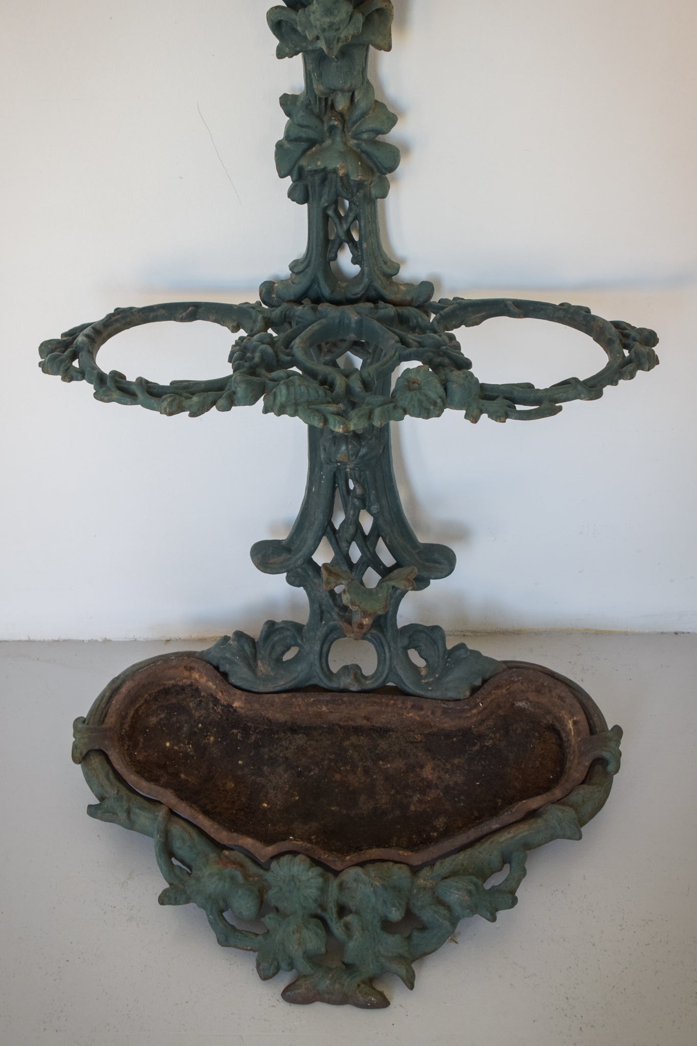 Victorian-style Coat Rack in Cast Iron_Detail 2