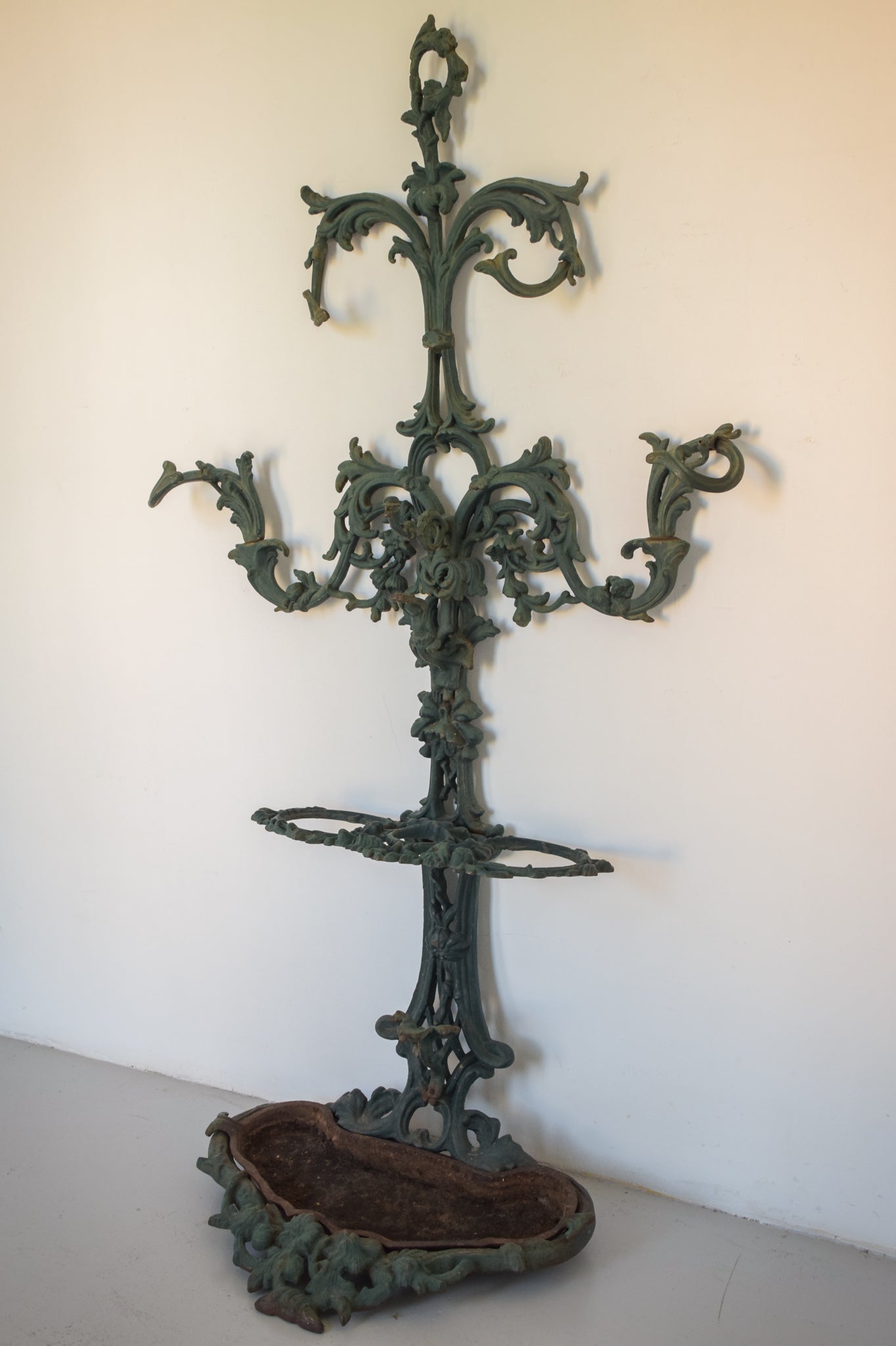 Victorian-style Coat Rack in Cast Iron_2