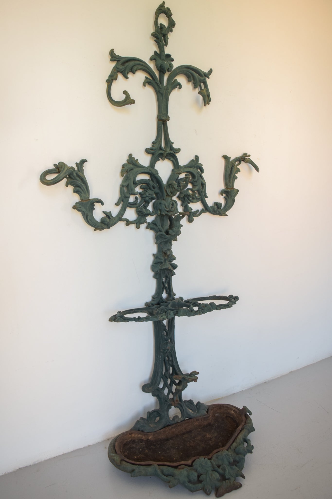 Victorian-style Coat Rack in Cast Iron_Vintage Furniture