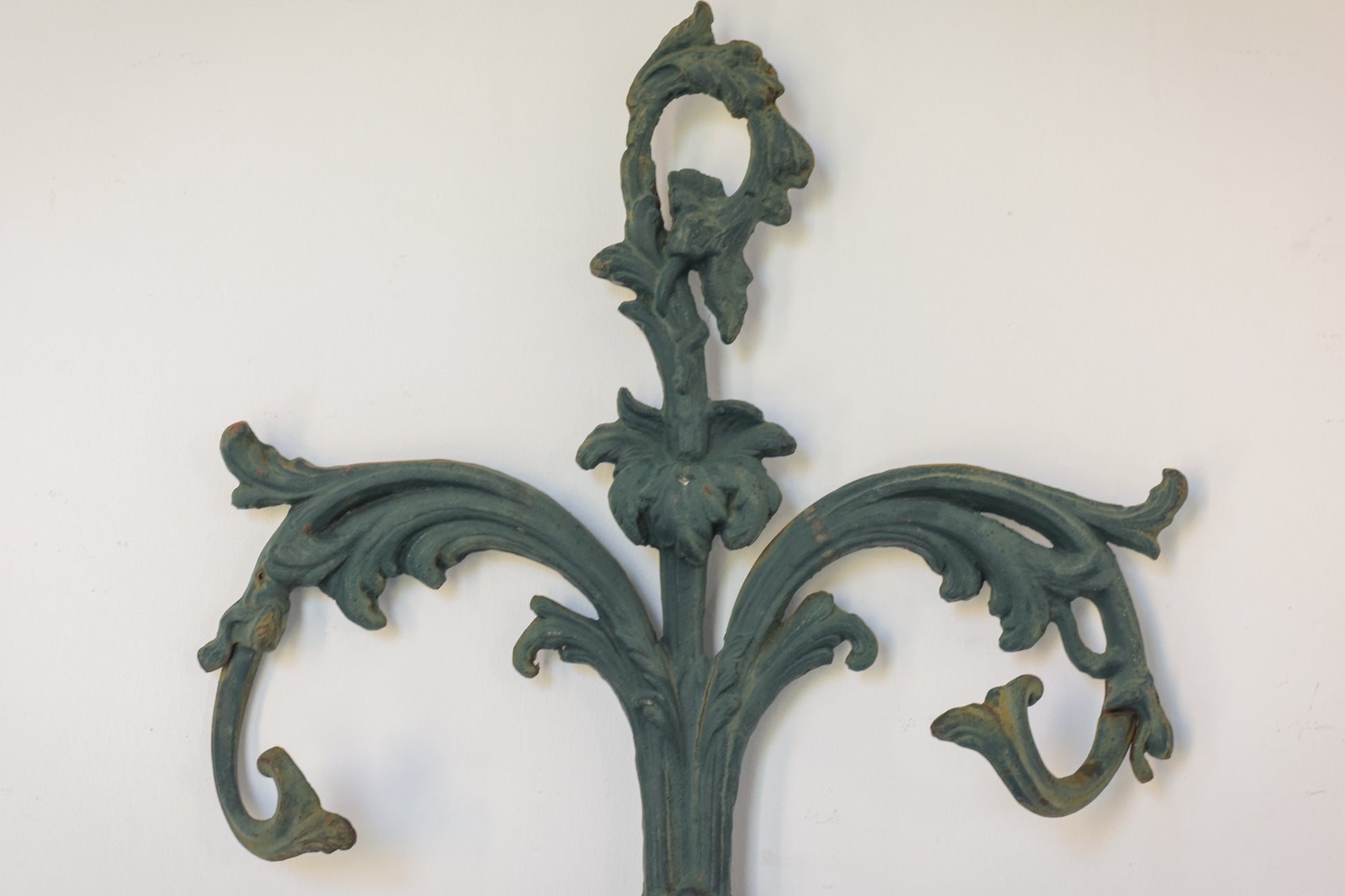 Victorian-style Coat Rack in Cast Iron_Detail 4