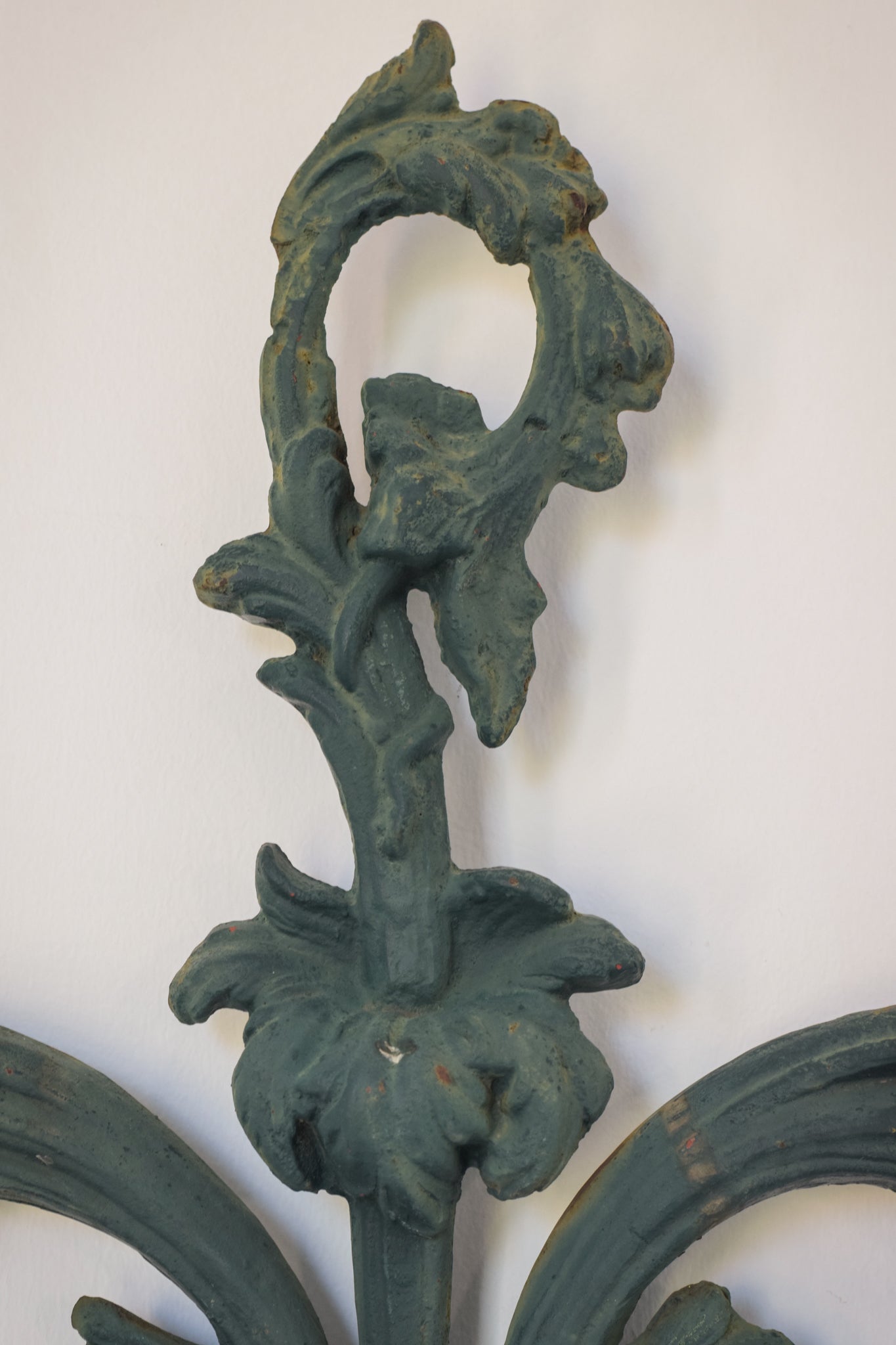 Victorian-style Coat Rack in Cast Iron_Detail 5