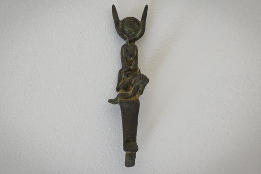 Amuleto egipcio de bronce de Isis y Horus